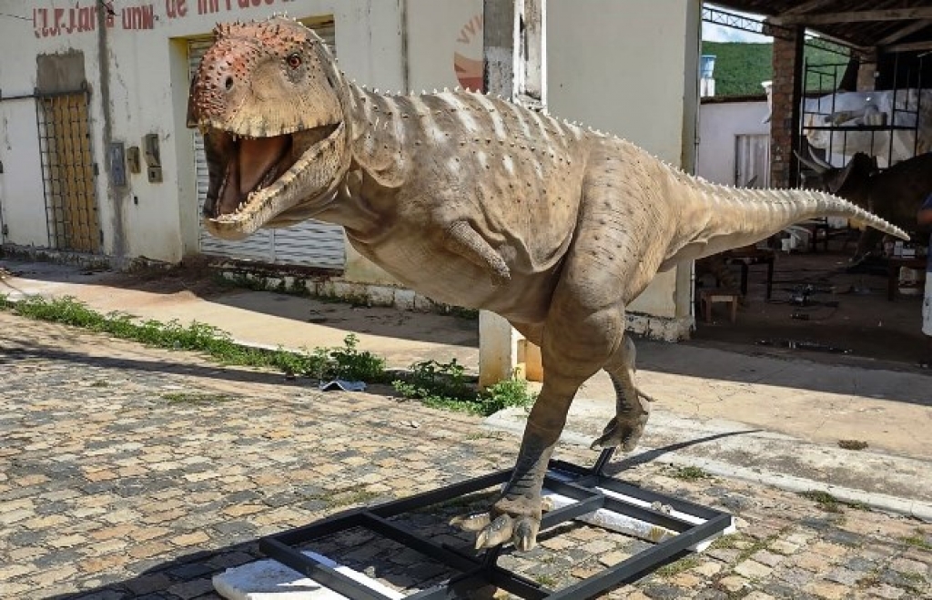 Reforma de Museu dos Dinossauros avança em Marília e já tem réplica pronta