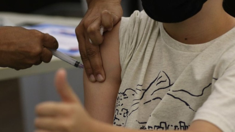 Covid: especialistas pedem ampliação da vacinação para frear variantes