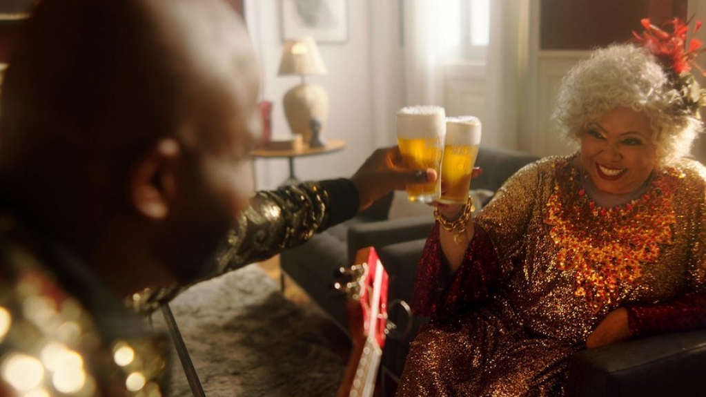 Alcione e Arlindinho fazem campanha para manter espírito do Carnaval Alcione e Arlindinho fazem campanha para manter espírito do Carnaval
