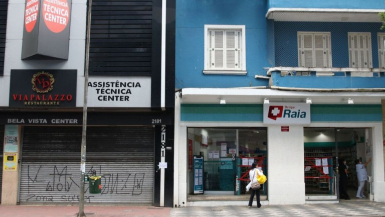 Rovena Rosa/Agência Brasil Exames de análise clínica em caráter de triagem poderão ser realizados em farmácias