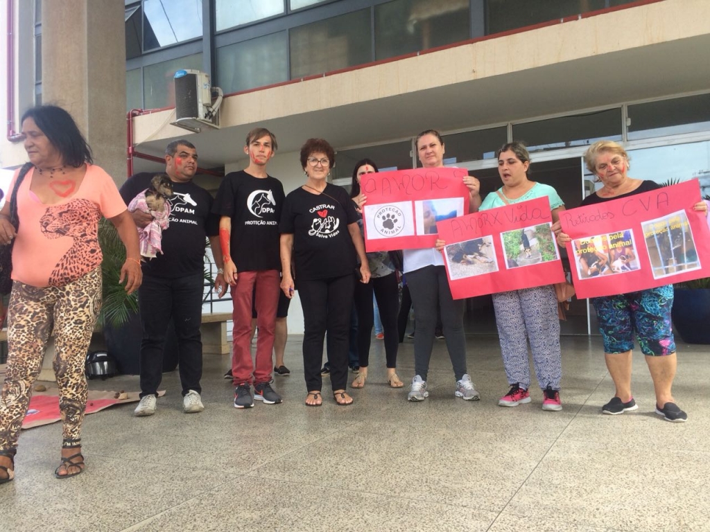 Protesto em Marília pede políticas de cuidados com animais