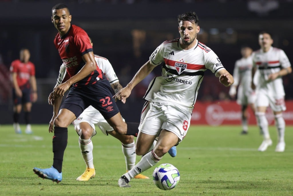 São Paulo busca virada e supera o Athletico-PR no Morumbi