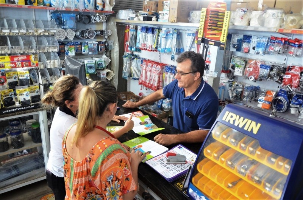 Campanha faz panfletagem em Marília contra acidentes com eletricidade Campanha faz panfletagem em Marília contra acidentes com eletricidade