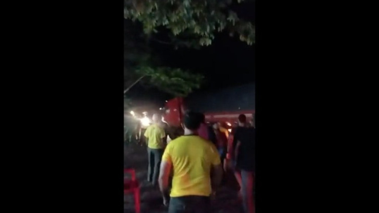 Caminhão atropela manifestantes bolsonaristas após bloqueio em RO