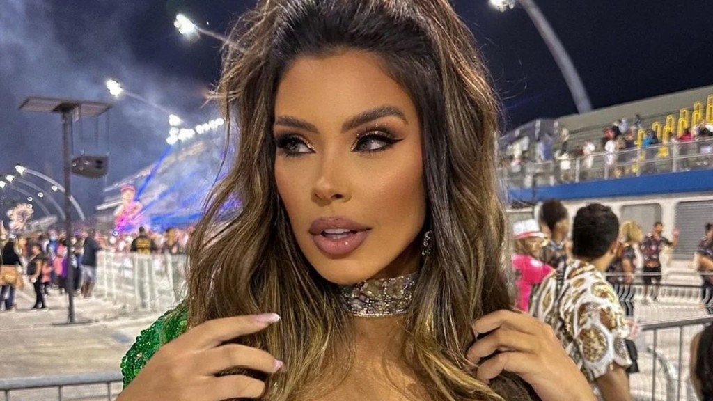 Ivy Moraes ostenta shape sarado e cintura fina em ensaio de carnaval: ‘Toda sarada’ Ivy Moraes ostenta shape sarado e cintura fina em ensaio de carnaval: ‘Toda sarada’