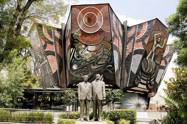 Prédio do Centro Cultural Polyforum Siqueiros é ponto turístico impressionante. Foto: Reprodução/Pinterest