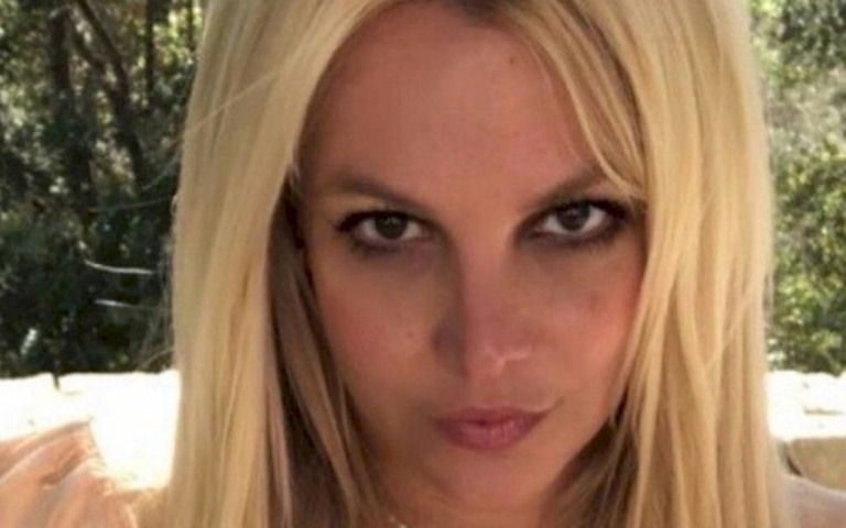 Para Britney Spears, escrever memórias é "curativo e terapêutico"