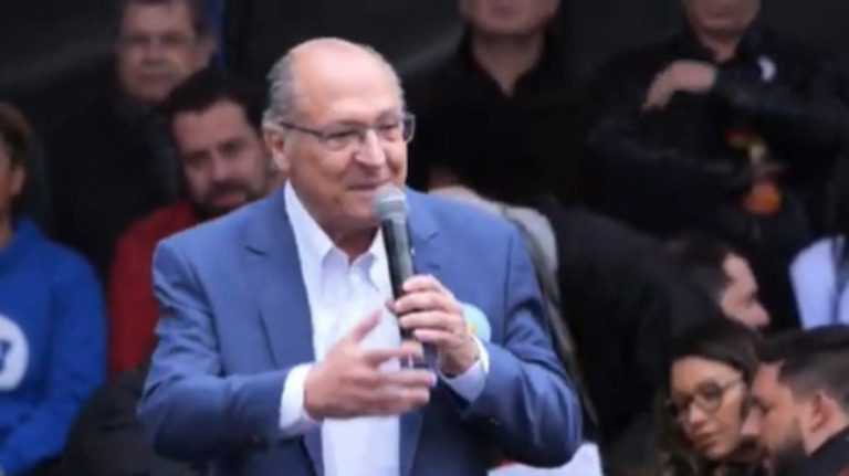 Alckmin foca no interior de SP e pede voto a Haddad