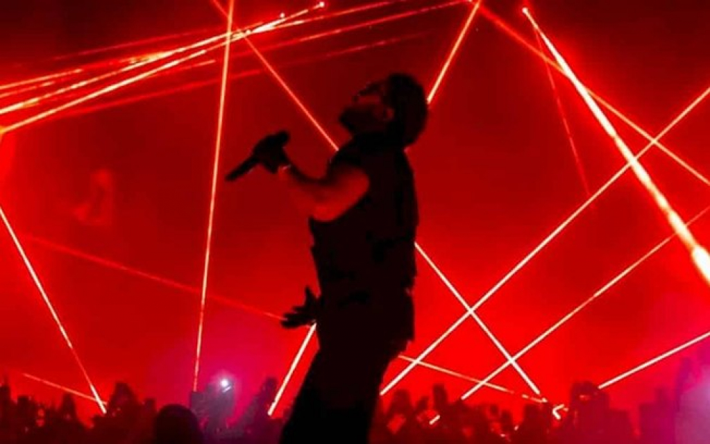 The Weeknd cita "bumbum de Anitta" durante show nos EUA