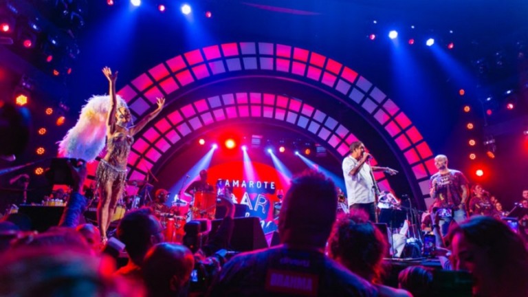 Sabrina Sato, Diogo Nogueira e Zeca Pagodinho agitam Carnaval em SP