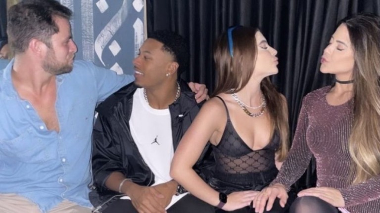 Laís e Gustavo curtem balada com Jade Picon e Paulo André