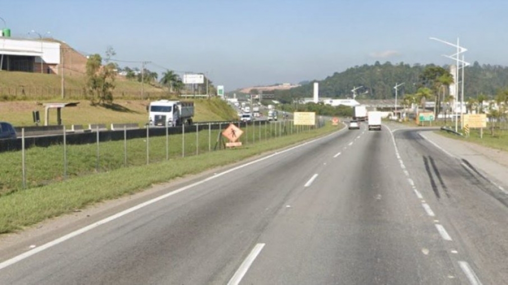 Acidente com carreta na Régis Bittencourt mata criança e fere outras duas