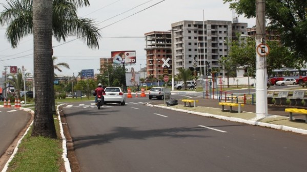 Avenida das esmeraldas recebe semáforos e obras – Divulgação