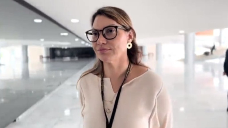 Janja comemora vitória de Pacheco e alfineta Bolsonaro: 'mais derrota'
