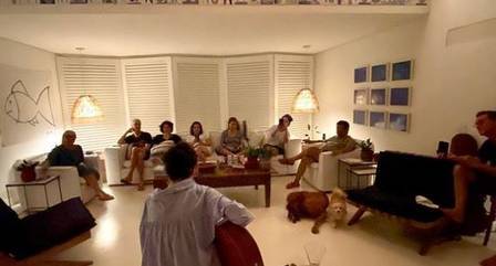 Adriana Calcanhotto e Maitê Proença junto com amigos. Foto: Instagram