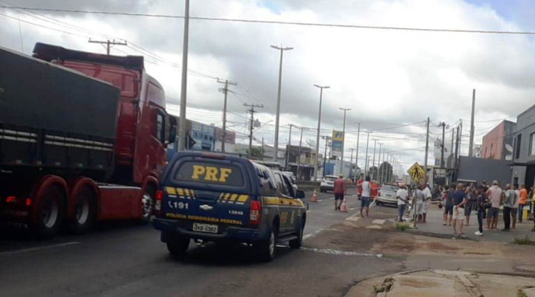 Mulher morre atropelada em trecho urbano da BR-153 em Marília; motorista detido