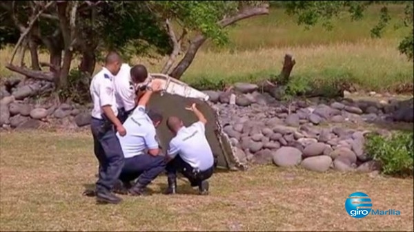 CONFIRMADO - Destroços encontrados em ilha são de avião desaparecido em março