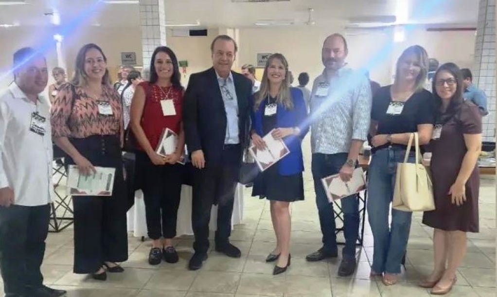 Eleuses Paiva com equipe do HC Famema durante evento em Marília – Reprodução