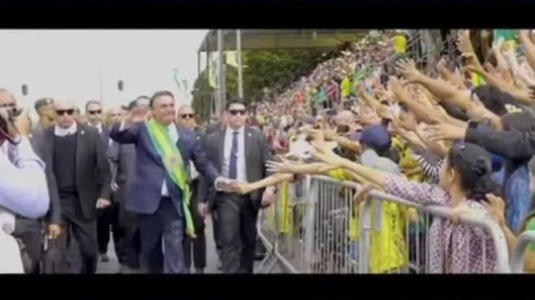 Fake news? Flávio Bolsonaro anuncia volta de Bolsonaro, mas apaga post