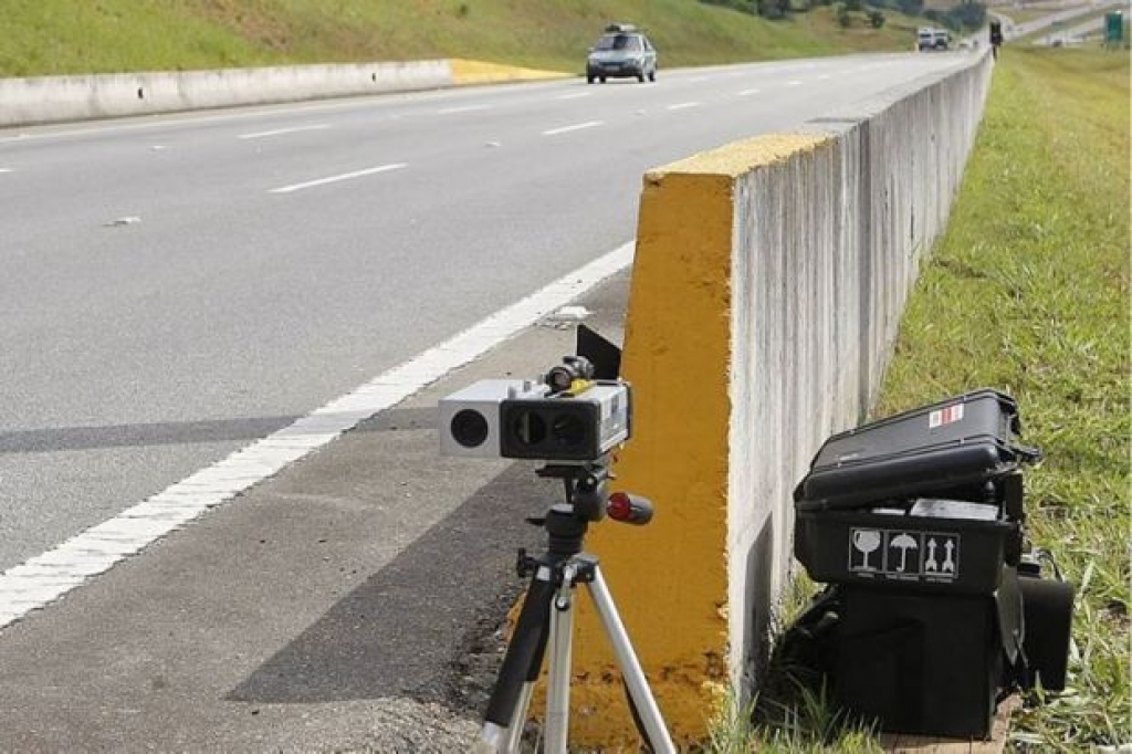Contran muda regras e exige visibilidade para radares em rodovia; veja normas Contran muda regras e exige visibilidade para radares em rodovia; veja normas