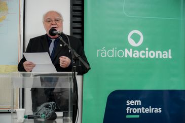 Brasília (DF), 11/03/2024, - Cerimônia de celebração pelos 50 anos do Parque do Rodeador, um do maiores complexos de transmissão radiofônica do país, incluindo os transmissores em ondas curtas (OC) da Rádio Nacional da Amazônia. Na foto discursando, Higino Ítalo Germani. Foto: Rafa Neddermeyer/Agência Brasil