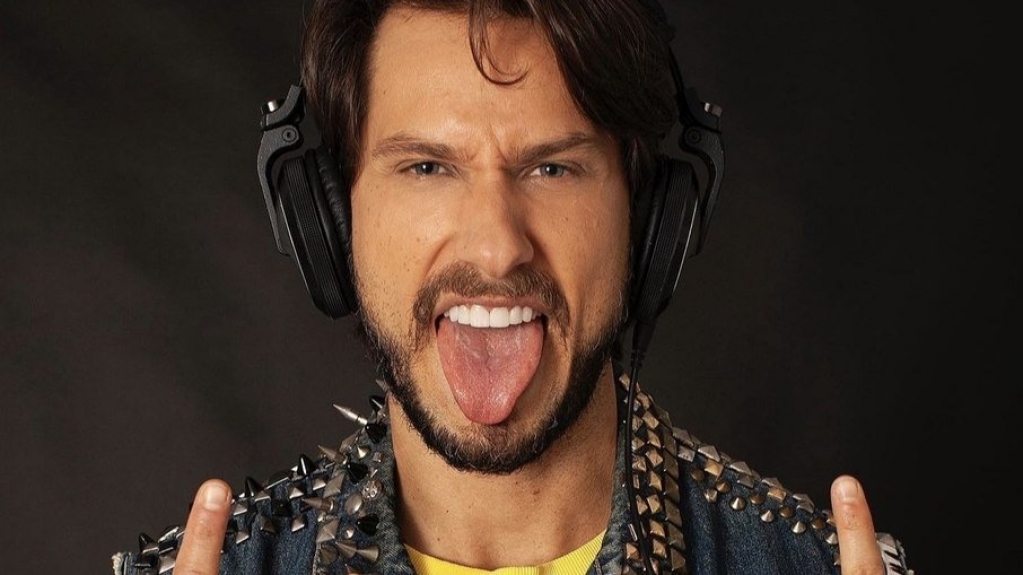 "Escuto o Big Fone e meu coração acelera", diz ex-BBB Eliéser Ambrósio "Escuto o Big Fone e meu coração acelera", diz ex-BBB Eliéser Ambrósio