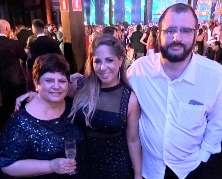 Regina Atallah com os filhos, rejane e Guilherme – Fotos: Arquivo Pessoal