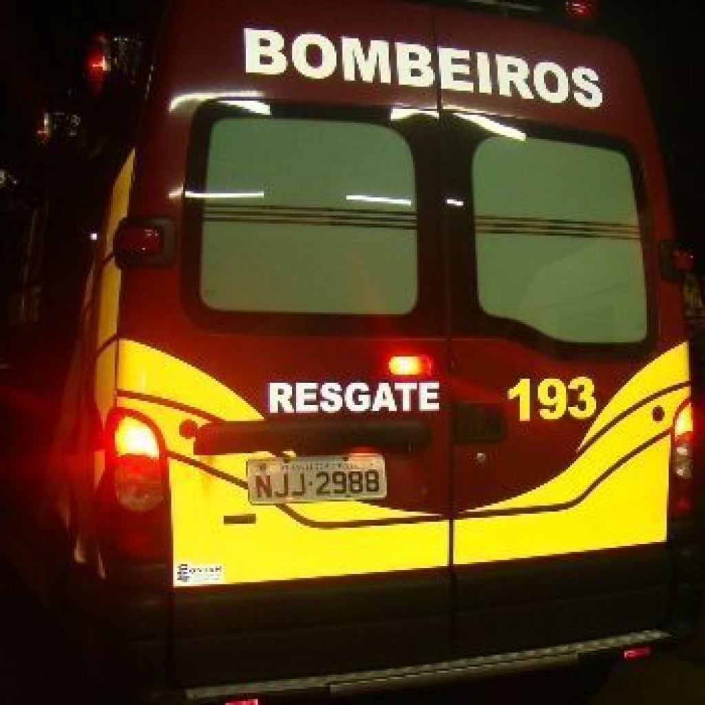 Idosa sofre intoxicação por fumaça de incêndio em Marília Idosa sofre intoxicação por fumaça de incêndio em Marília