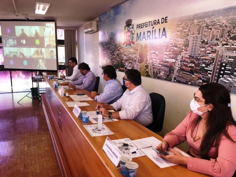 Reunião virtual do comitê de controle do coronavírus em Marília