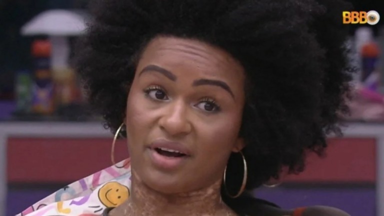 'BBB': Natália surpreende amigas e diz estar com 'alergia de calcinha'