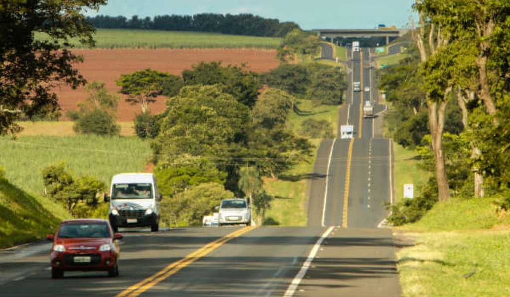 Feriado do Dia do Trabalho movimenta rodovias nesta sexta