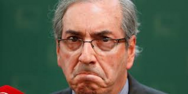 Cunha renuncia à presidência da Câmara