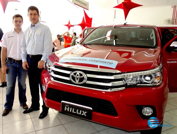 Hilux 2016, criada para mudar o mercado, chega a Marília