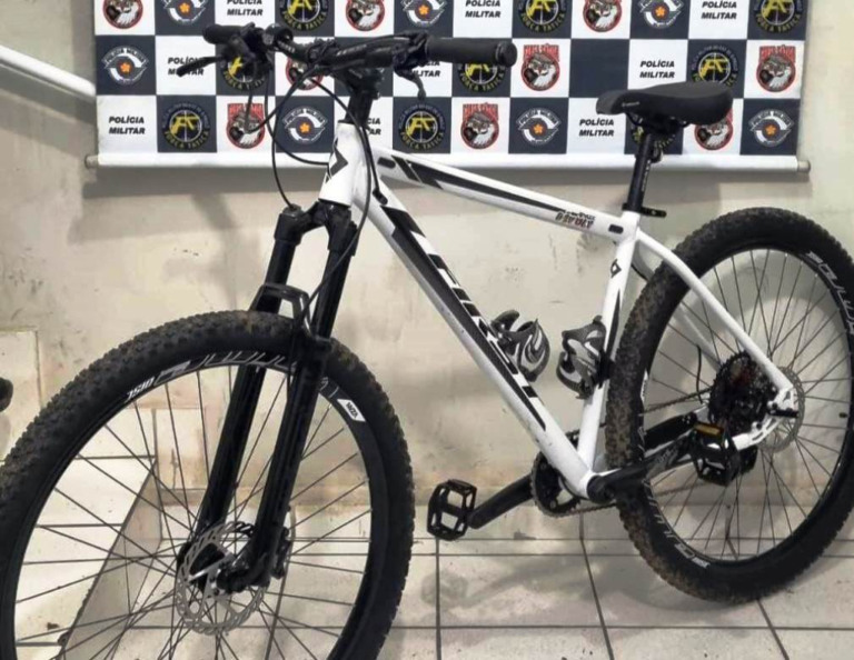 Homem com faca rouba bicicleta para comprar drogas em Marília; está preso