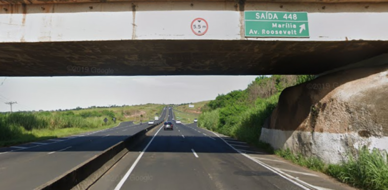 Caminhoneiro atropela pedestre no Contorno; delegado vê crime e prende motorista