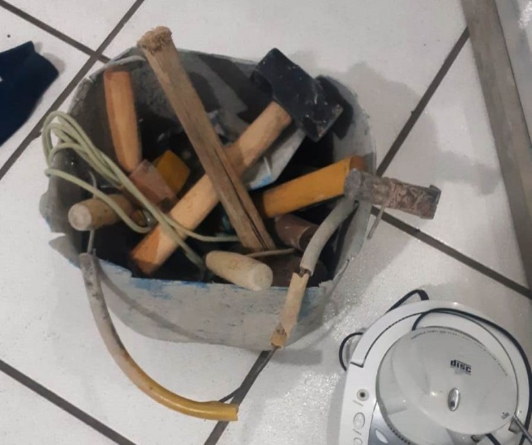 PM prende desempregado por roubo de ferramentas em construção