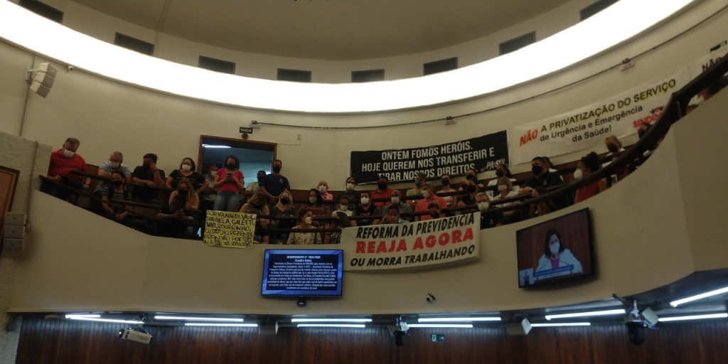 Servidores adiam paralisação de terça e mantém estado de greve em Marília Servidores adiam paralisação de terça e mantém estado de greve em Marília