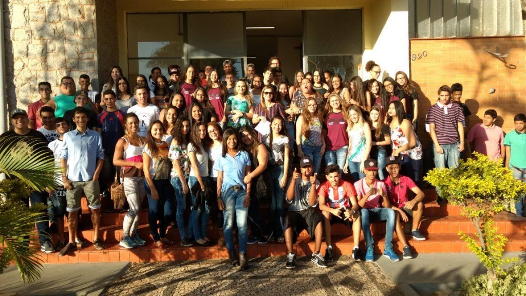 Escola pública de Vera Cruz celebra aprovações “na raça” em grandes vestibulares