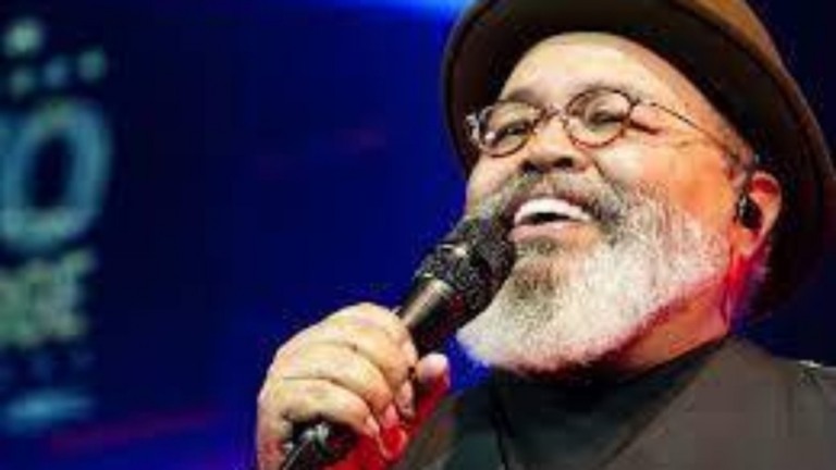 Jorge Aragão se afasta da música para tratar a vesícula
