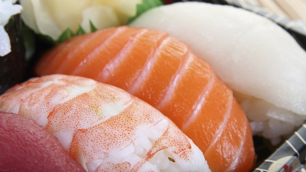 Síndrome de Haff: Jovem está em estado grave após comer sushi