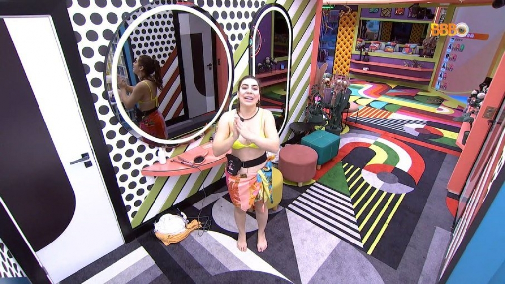 'BBB 22': Naiara Azevedo recebe escapulário perdido e se emociona 'BBB 22': Naiara Azevedo recebe escapulário perdido e se emociona