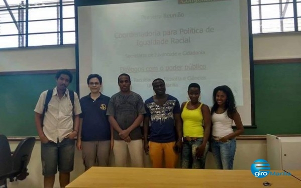 Encontro de etsudantes e rpresentantes de movimentos e coletivos começou a discutir tema