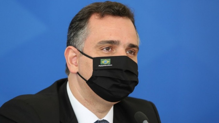 Lei que estabelece salário mínimo de R$ 1.212 é promulgada
