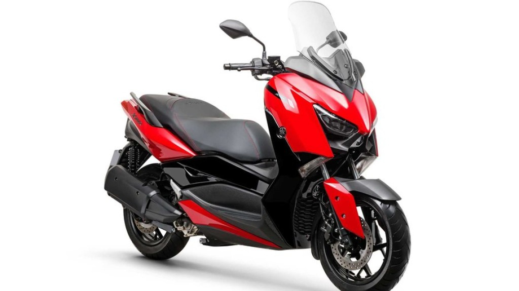 Yamaha lança linha 2023 do scooter XMax ABS por R$ 29,9 mil