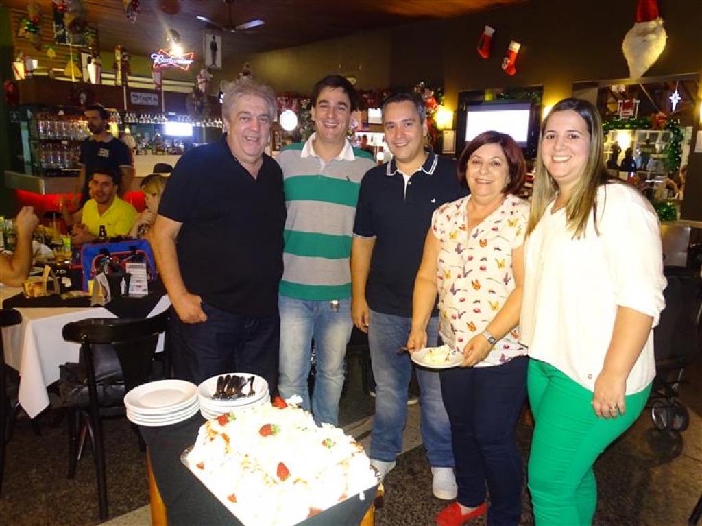 Paulo Diniz com os filhos Fernando e Guilherme, a esposa Cleide e a filha Paula