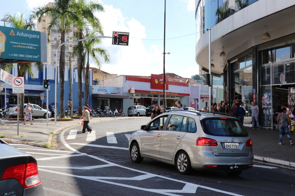 Marília instala novos semáforos em programa estadual de trânsito