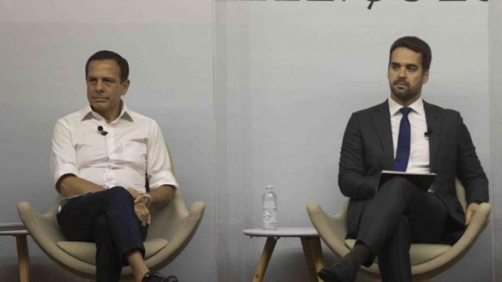 A pedido do governo Bolsonaro, Leite tentou evitar que Doria iniciasse vacinação