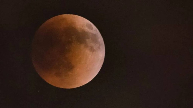 Eclipse lunar total e Lua de Sangue acontece nesta terça-feira (8)