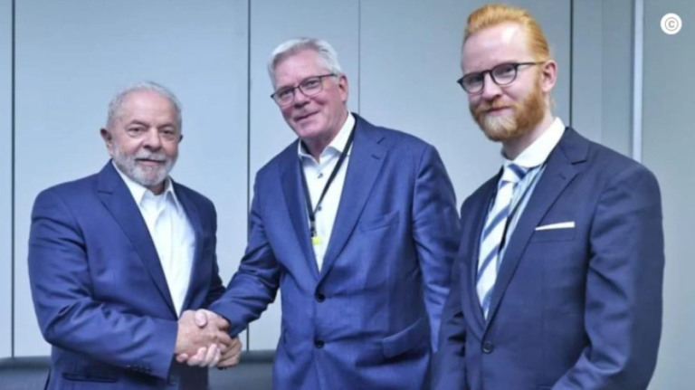 Lula pede liberdade de Julian Assange após reunião com 'WikiLeaks'