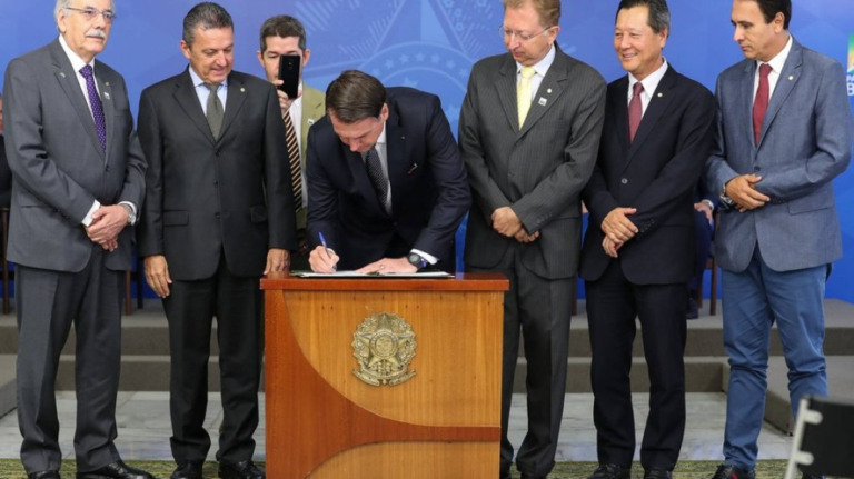 Governo estuda retomada do horário de verão